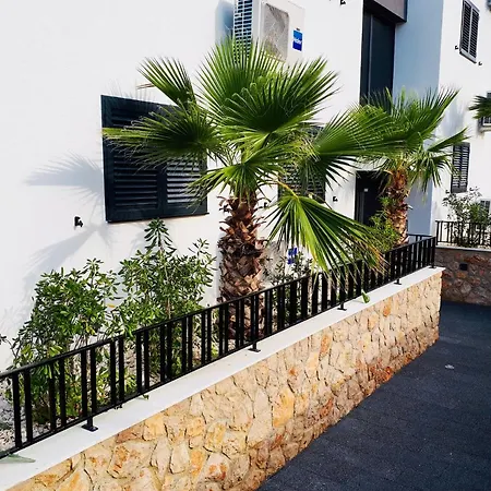 Pool And Sea Luxury Appartement Vinjerac