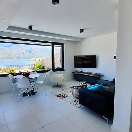 Pool And Sea Luxury Apartament *